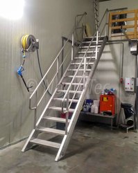 RVS Trap met leuning Op maat gemaakt